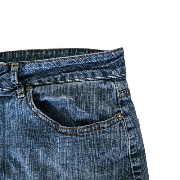 Cato Light Wash Mid Rise Blue Denim Jean Shorts - Picture 2 of 11